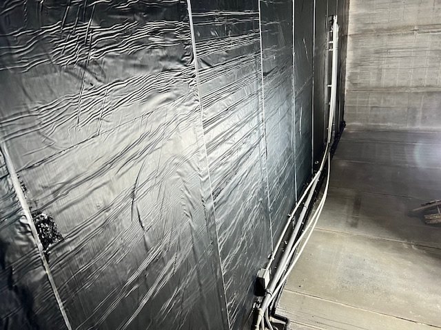 Detalle de la instalación de una barrera para el radón en una vivienda familiar