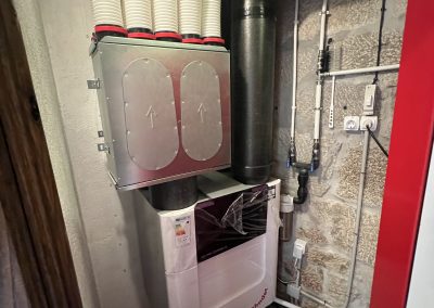 Instalación de un sistema de ventilación en una vivienda de Pontevedra de piedra para la mitigación del radón-